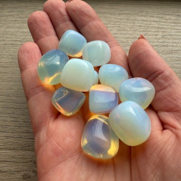 Opaliet trommelsteen